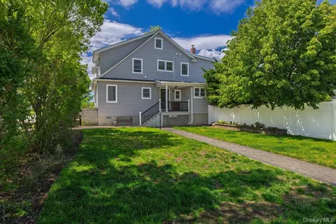 400 Roosevelt Ave, Freeport, NY 11520
