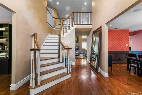 Entry Way - 9 Ronwood Rd, Ramapo, NY 10977 photo 1 of 5