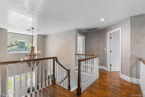 Entry Way - 9 Ronwood Rd, Ramapo, NY 10977 photo 3 of 5