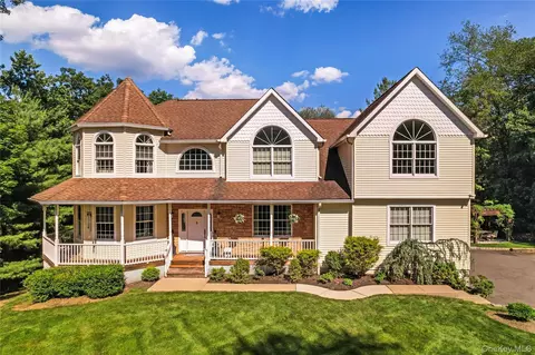 Exterior - 9 Ronwood Rd, Ramapo, NY 10977 photo 2 of 6