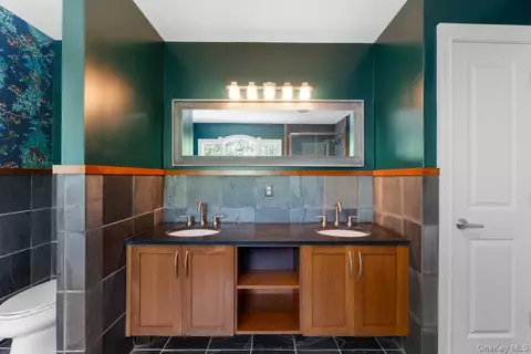 Bath - 9 Ronwood Rd, Ramapo, NY 10977 photo 4 of 6