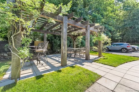 Exterior - 9 Ronwood Rd, Ramapo, NY 10977 photo 3 of 6