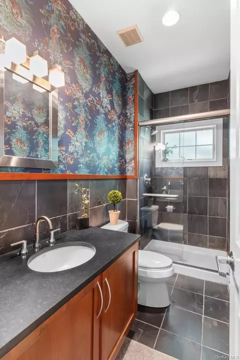 Bath - 9 Ronwood Rd, Ramapo, NY 10977 photo 1 of 6