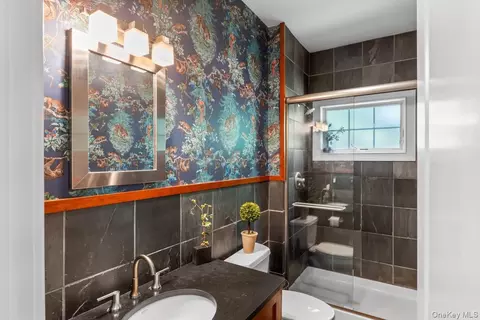 Bath - 9 Ronwood Rd, Ramapo, NY 10977 photo 2 of 6
