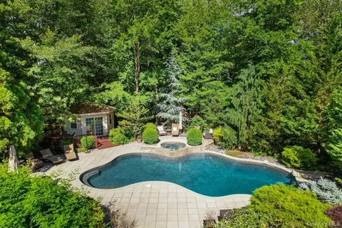 9 Ronwood Rd, Ramapo, NY 10977