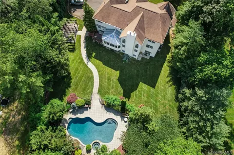 9 Ronwood Rd, Ramapo, NY 10977