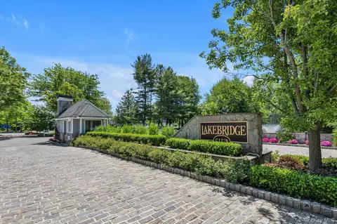 35 Lakebridge Dr S, Kings Park, NY 11754