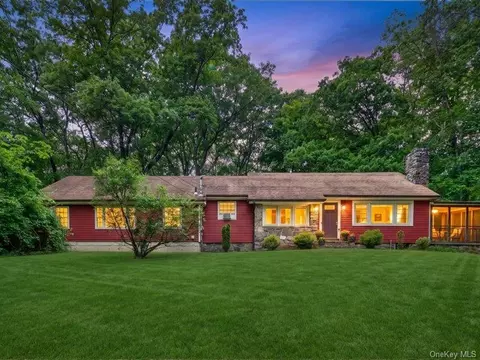 33 Willow Trail Ct, Kent, NY 10512