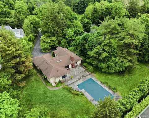 64 North St, Harrison, NY 10528