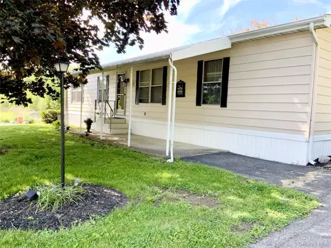 18 Cook Ln, New Paltz, NY 12561