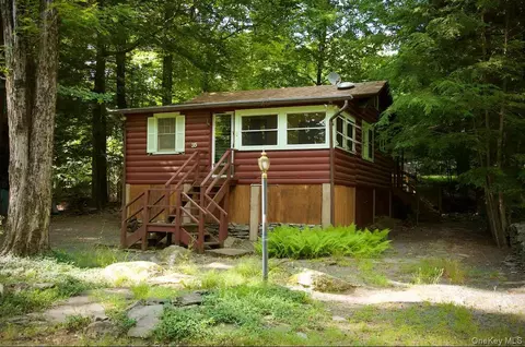 35 Cumberland Trl, Bethel, NY 12720