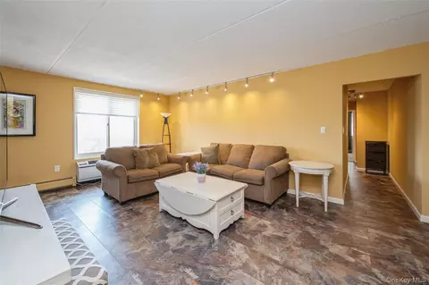 135 Post Ave #4C, Westbury, NY 11590