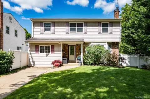 1400 Wagner St, Wantagh, NY 11793