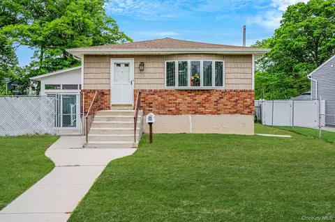 225 Ralph Ave, Babylon, NY 11702