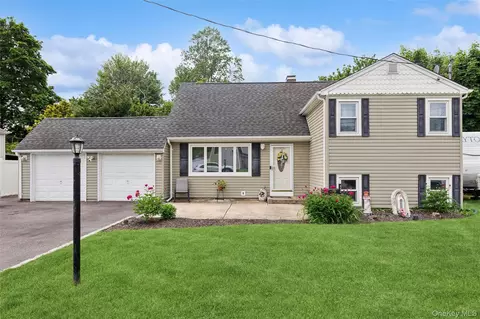 1426 Ackerson Blvd, Bay Shore, NY 11706