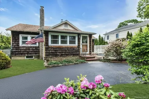 3 New St, Great River, NY 11739