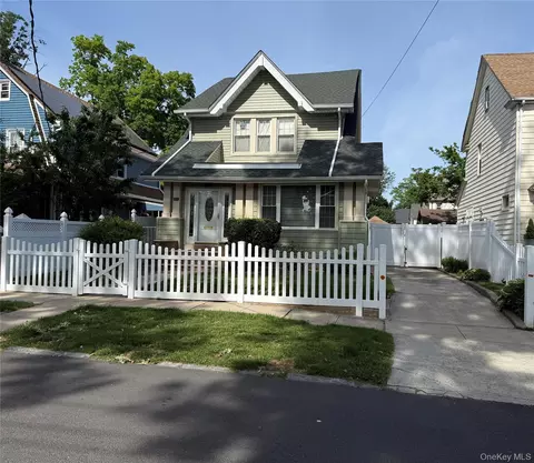 110-07 196th St, New York, NY 11412