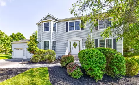 37 Clinton Dr, Washingtonville, NY 10992