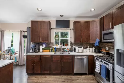 Kitchen - 8 Cedardale Loop, Wappingers Falls, NY 12590 photo 2 of 2