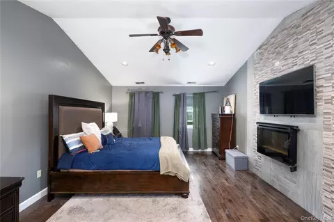 Bedroom - 8 Cedardale Loop, Wappingers Falls, NY 12590 photo 8 of 9