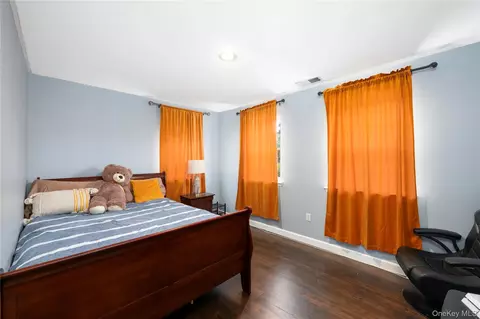 Bedroom - 8 Cedardale Loop, Wappingers Falls, NY 12590 photo 2 of 9