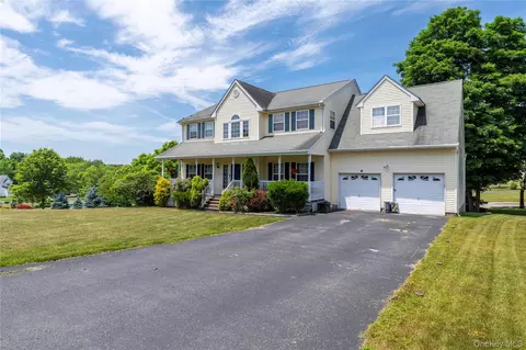 Exterior - 8 Cedardale Loop, Wappingers Falls, NY 12590 photo 2 of 6