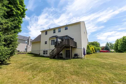 Exterior - 8 Cedardale Loop, Wappingers Falls, NY 12590 photo 3 of 6
