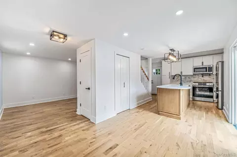 295 Cuba Hill Rd, Huntington, NY 11743