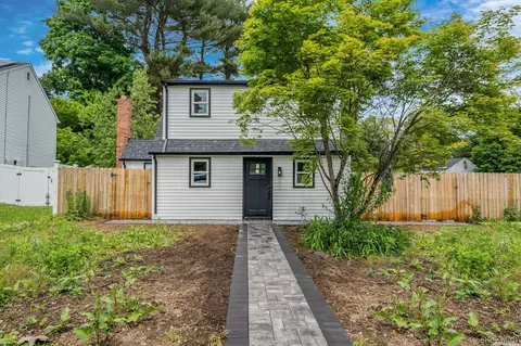 295 Cuba Hill Rd, Huntington, NY 11743