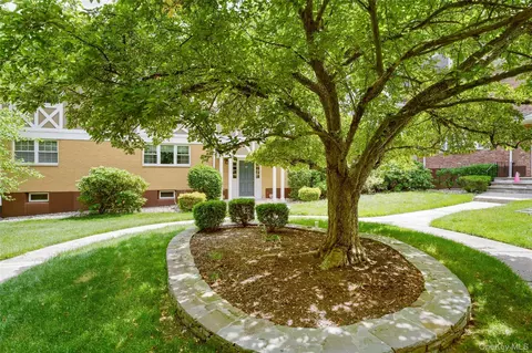 35 Milford Ln #X8, Ramapo, NY 10901