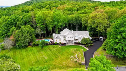 102 Beverly Rd, Chester, NY 10918