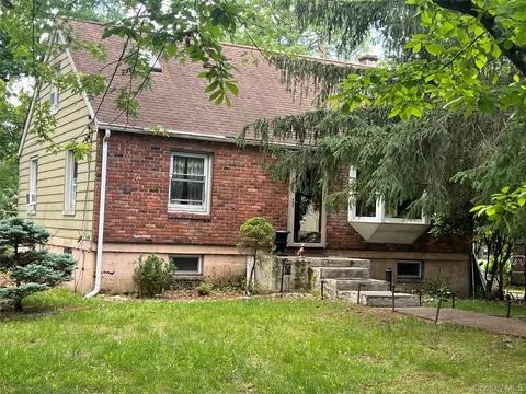 8 Mountain Vw, Ramapo, NY 10901