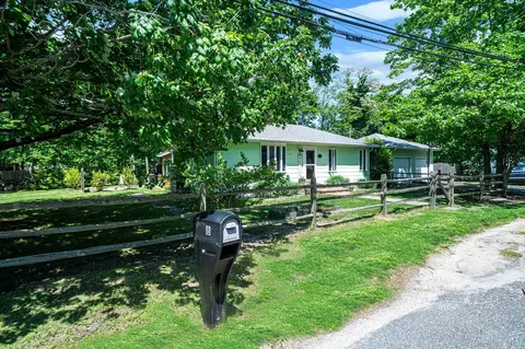 8 Hill St E, Wading River, NY 11792