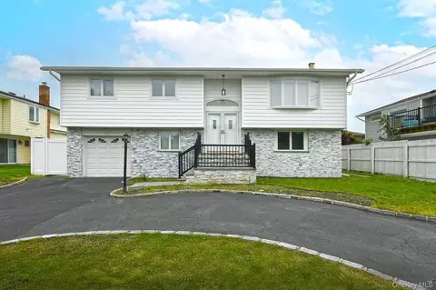 107 Beverly Rd, Massapequa, NY 11758