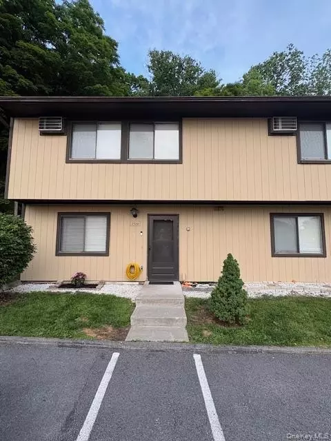 3601 Chelsea Cv S, East Fishkill, NY 12533