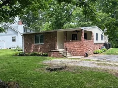 15 Roanoke Rd, Patterson, NY 12563