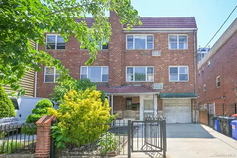 32-69 38th St, New York, NY 11103