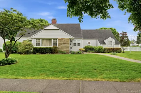 99 Oldfield Ave, Amityville, NY 11701