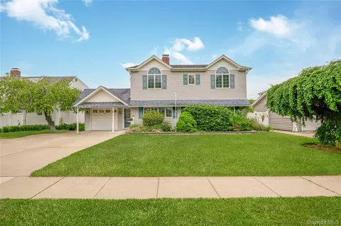 88 Bloomingdale Rd, Levittown, NY 11756