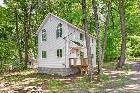 7 Cascade Trl, Monroe, NY 10950