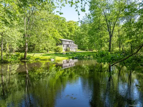 143 E Middle Patent Rd, Bedford, NY 10506