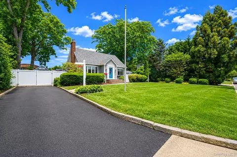 1905 Park Ave, East Meadow, NY 11554
