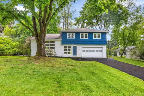 31 Old Farms Rd, Poughkeepsie, NY 12603