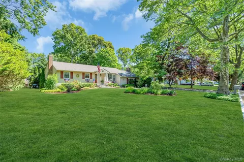 25 Del Pl, Hauppauge, NY 11788