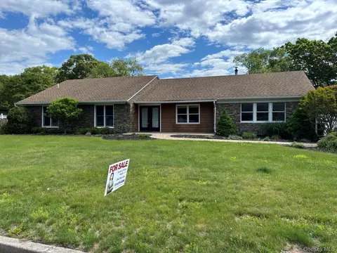 42 Annandale Rd, Stony Brook, NY 11790