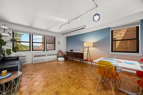 579 W 215 St #5C, New York, NY 10034