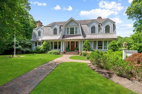 5 Fox Hunt Ct, Cold Spring Harbor, NY 11724