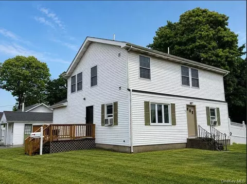 72 Peckham Ave, Islip, NY 11751