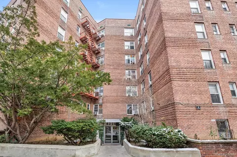 4225 80th St #3D, New York, NY 11373