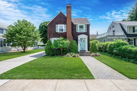 53 Jefferson St, Garden City, NY 11530